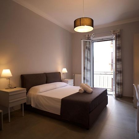 Donna Franca Rooms And Suite ปาแลร์โม ภายนอก รูปภาพ